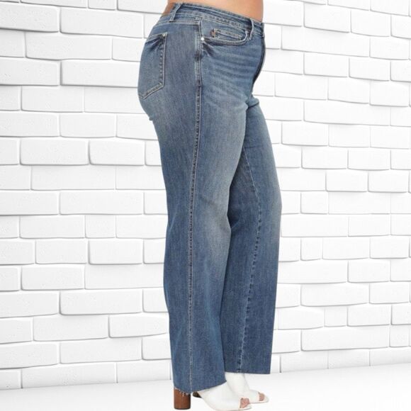 Judy Blue High Rise Tummy Control Medium Wash Straight Raw Hem Jeans – NWT - Picture 3 of 12